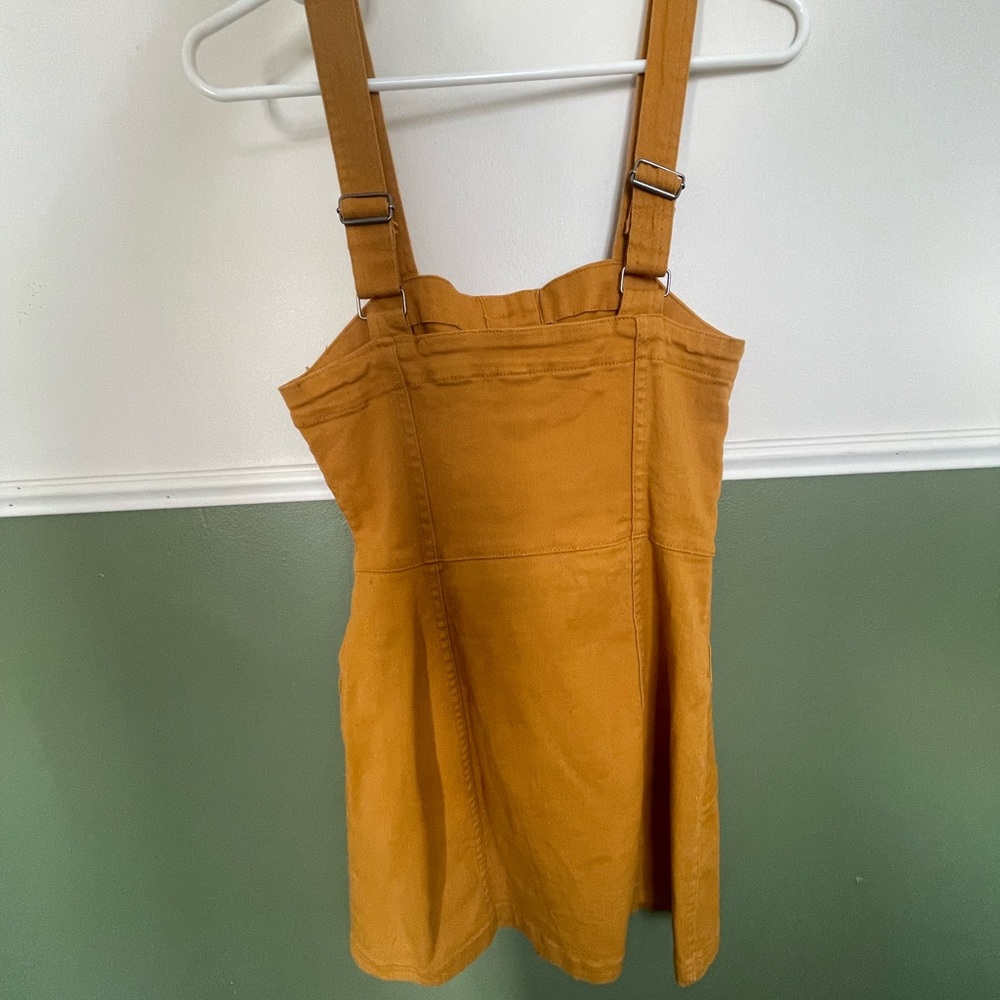 Mustard button up dress from H&M. Perfect for the fall! Size 4 and gently worn - Picture 2 of 3